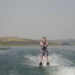 Lucas esquiando de dois esquis!!